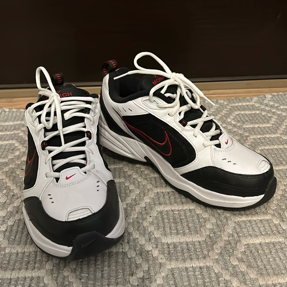 Men’s size 9 Nike Air Monarch sneakers